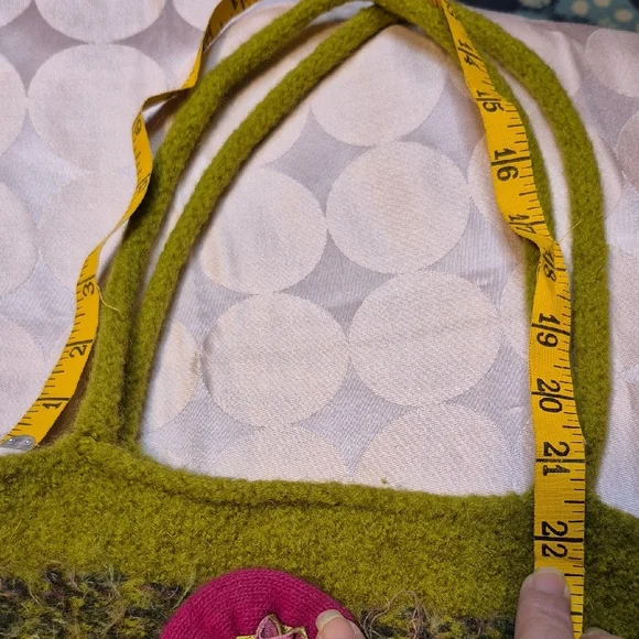 Vibrant Handmade Green Wool Tote with Pink Floral Accent - Picture 10 of 10